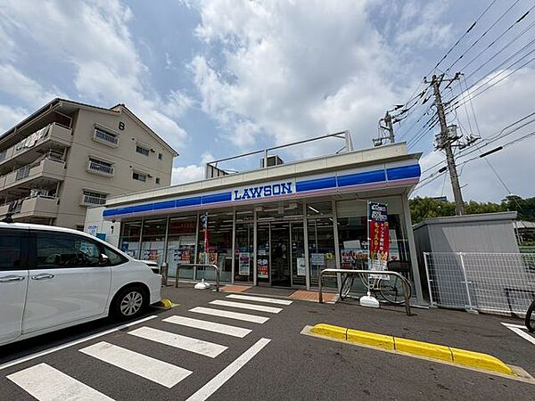 ローソン新松戸北一丁目店 徒歩9分。 670m