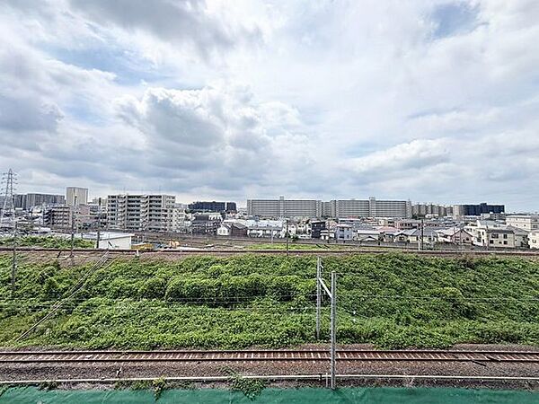 「眺望」穏やかな街並みを一望しながら、爽やかな風と柔らかく降り注ぐ陽光を感じて頂けます。