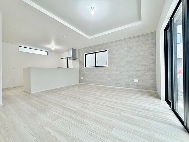 「木のぬくもり感じる優しい雰囲気のお部屋」落ち着いたカラーコーディネートの室内。インテリアやファブリックで、オーナー様好みのテイストデザインを取り入れて頂けます。