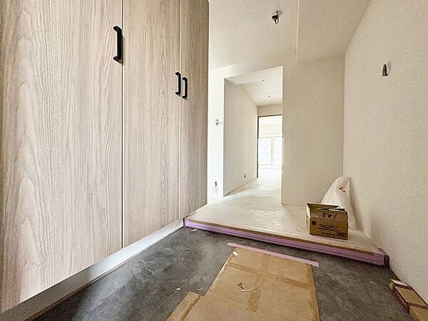 「玄関」家の中でお客様を迎える最初の場所である玄関。豊富な玄関収納で、常に綺麗に保つことが出来ます。