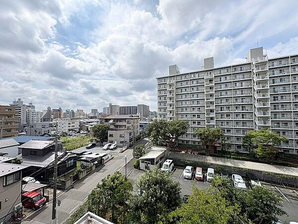 「眺望」心地よい風を感じながら、青空を眺め一息つくことのできる住空間です。