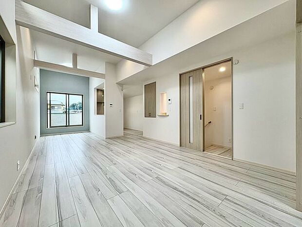 「寛ぎの空間リビング」毎日過ごす場所だからこそ、飽きのこないデザインが大事。本当に欲しい「寛げる空間」を実感して頂けます。