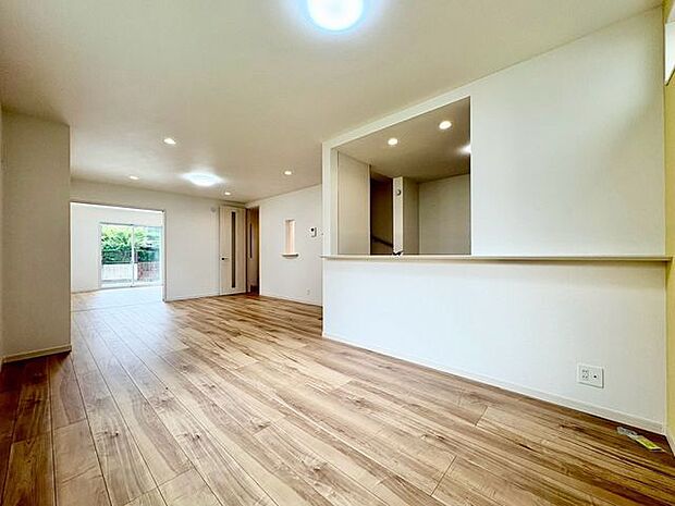 「木のぬくもり感じる優しい雰囲気のお部屋」落ち着いたカラーコーディネートの室内。インテリアやファブリックで、オーナー様好みのテイストデザインを取り入れて頂けます。