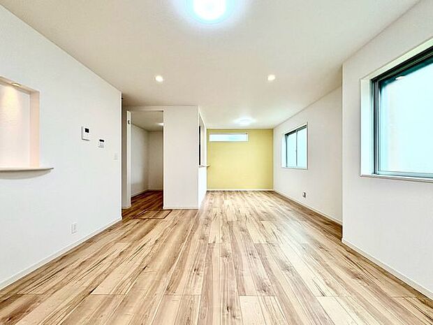 「2面採光の居室」居室に窓が2ヶ所あるので、明るさの確保と、風の通り道ができることで換気のしやすいお家になっています。