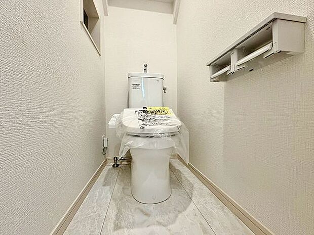 「ウォシュレット機能付き」優れた節水効果や汚れが付きにくい便座など、ほしかった機能が揃ったウォシュレット一体型トイレです。