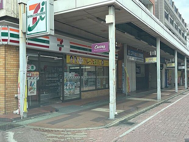 セブンイレブン流山江戸川台東店 徒歩9分。 670m
