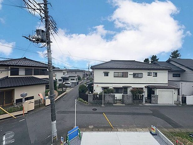 「眺望」穏やかな街並みを一望しながら、爽やかな風と柔らかく降り注ぐ陽光を感じて頂けます。