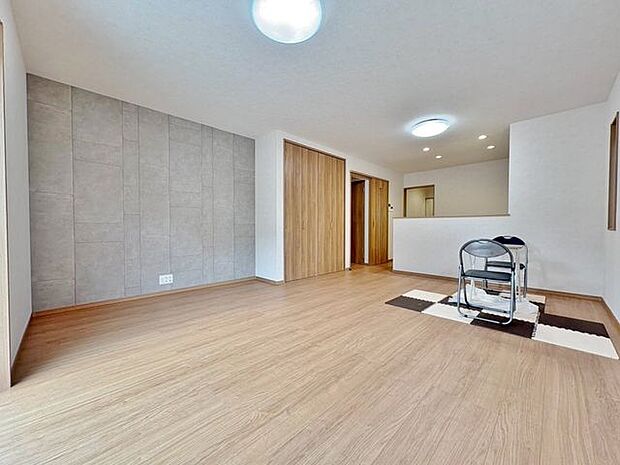 「木のぬくもり感じる優しい雰囲気のお部屋」落ち着いたカラーコーディネートの室内。インテリアやファブリックで、オーナー様好みのテイストデザインを取り入れて頂けます。