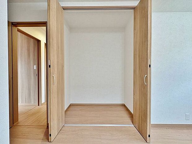 「収納」全ての居室にクローゼットを完備しております。