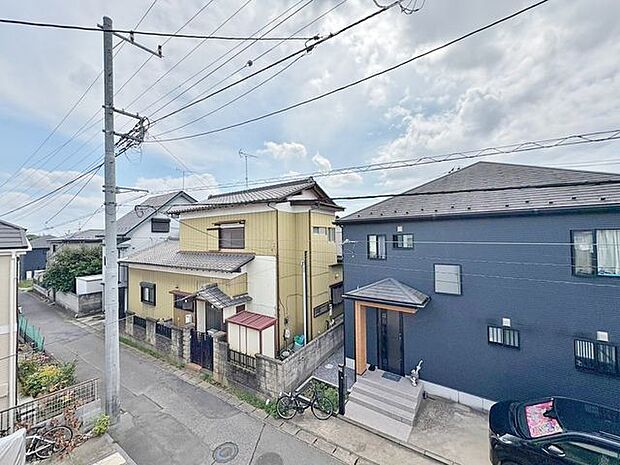 「眺望」穏やかな街並みを一望しながら、爽やかな風と柔らかく降り注ぐ陽光を感じて頂けます。