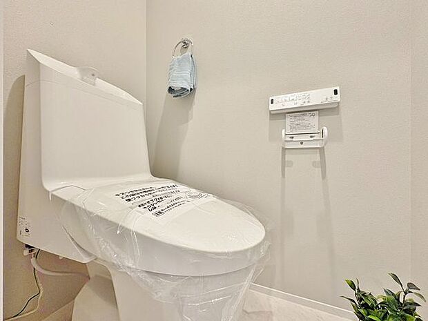 「ウォシュレット機能付き」優れた節水効果や汚れが付きにくい便座など、ほしかった機能が揃ったウォシュレット一体型トイレです。
