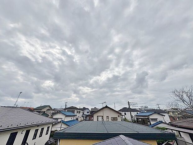「眺望」穏やかな街並みを一望しながら、爽やかな風と柔らかく降り注ぐ陽光を感じて頂けます。