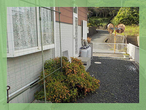 南側から道路方向