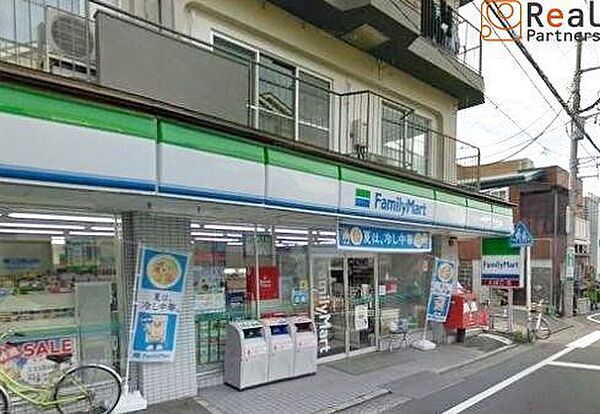 ファミリーマート横浜蒔田店 徒歩12分。 920m