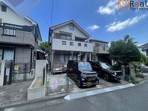 カースペースにはゆとりがあります。来客用以外にも様々なことに利用できるマルチなスペースです♪