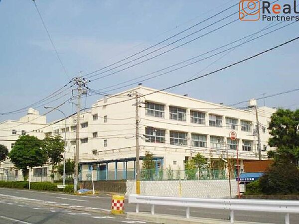 横浜市立都岡小学校 徒歩5分。 390m