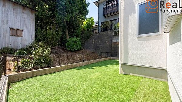 人工芝の広いお庭！お子様も大喜びです！BBQなどの贅沢時間も♪※こちらの写真はCG加工しております