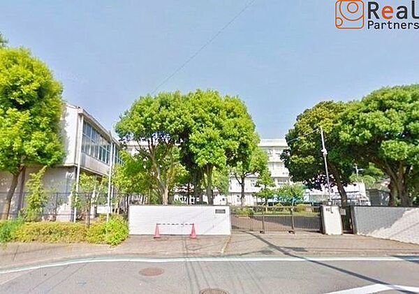 横浜市立公田小学校 徒歩7分。 560m