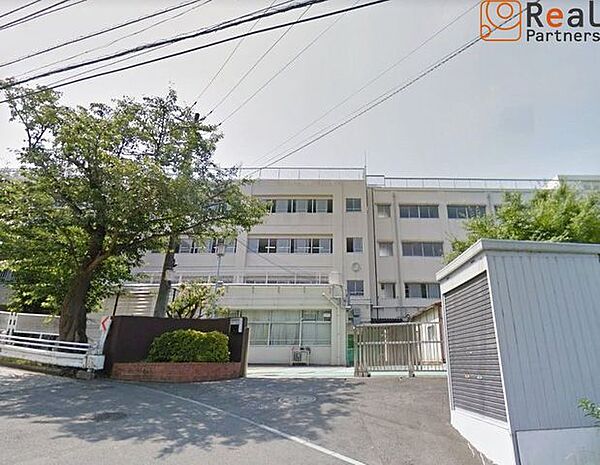 横浜市立都田中学校 徒歩8分。 640m