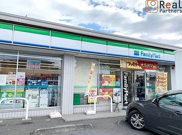 ファミリーマート都筑梅田橋店 徒歩3分。 240m