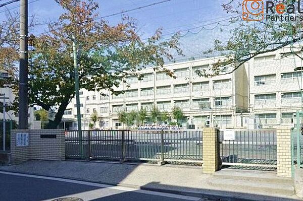 横浜市立師岡小学校 徒歩6分。 430m