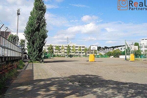 横浜市立日吉台中学校 徒歩7分。 560m