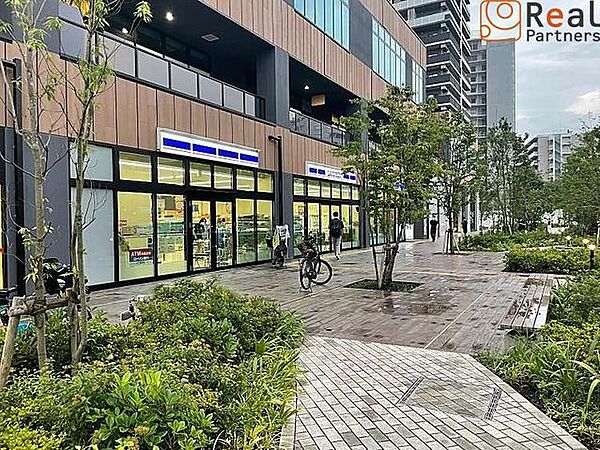 ローソンSOCOLA日吉店 徒歩5分。 390m