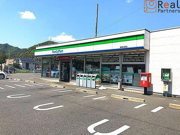 ファミリーマート日野南三丁目店 徒歩4分。 280m