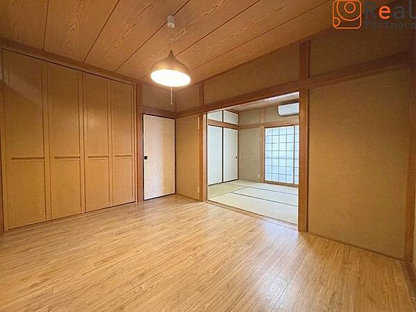キッチンが独立しており、ゆったりとしたダイニングで憩いのひと時をお過ごしいただけます♪※こちらの写真はCG加工しております