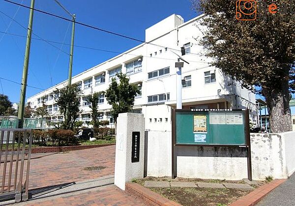 横浜市立鶴ケ峯中学校 徒歩2分。 140m