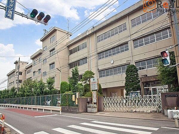 横浜市立寺尾小学校 徒歩4分。 320m