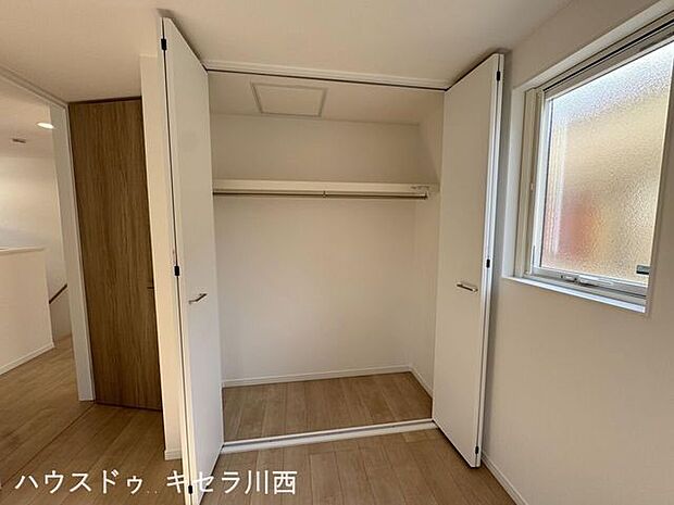 洋室(3)のクローゼット