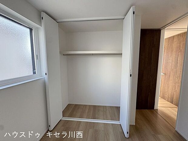 洋室(2)のクローゼット