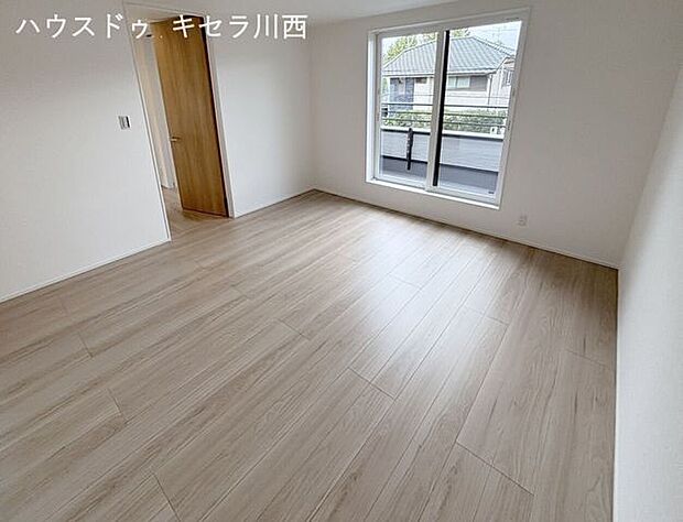 洋室(2)