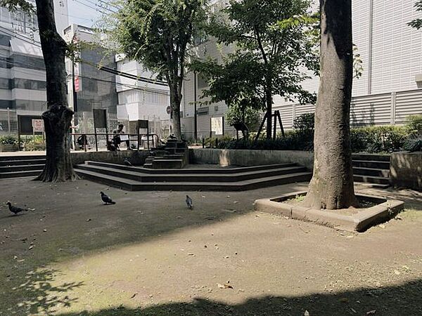 つつじの里児童遊園 370m
