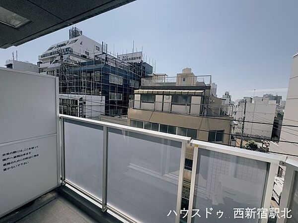 西向きのバルコニーは、午後の時間帯も明るく過ごしやすい住まいです。