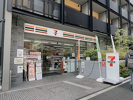 セブンイレブン新宿百人町3丁目店 620m