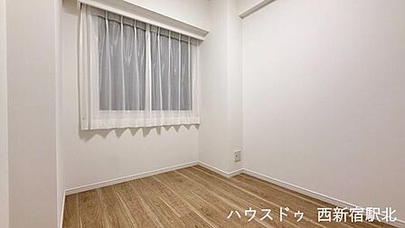 書斎としてもお使いいただける約4帖のサービスルームです。
