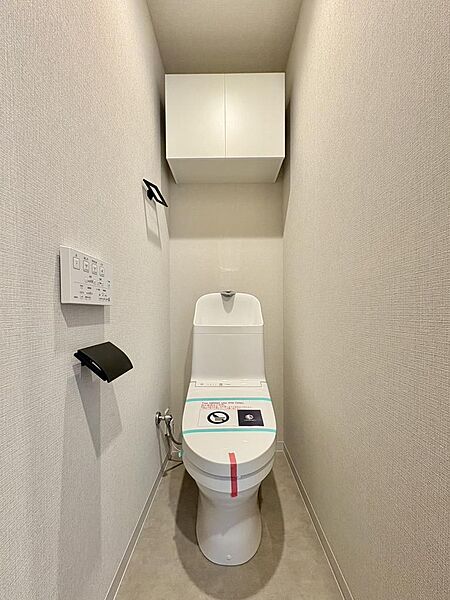 清潔感を大切にしたシンプルなトイレ空間は、お掃除もしやすくいつもすっきり。