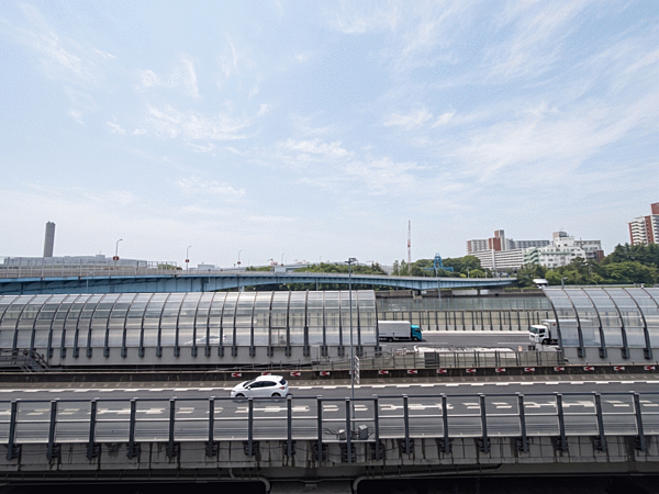 前面に高い建物がなく開放感のある眺望。