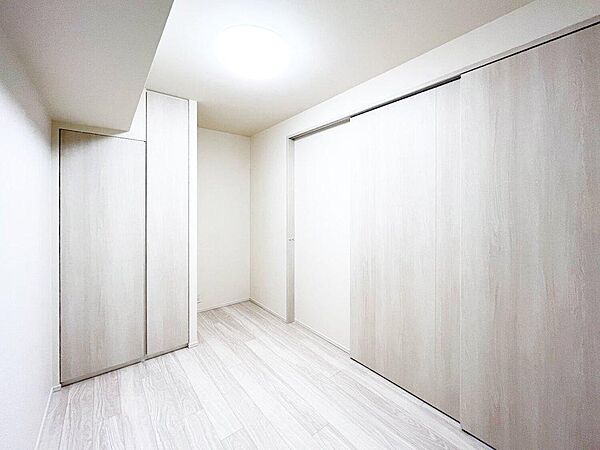 衣装部屋としての納戸利用や、趣味の部屋、来客用のゲストルームなど、住まう方のライフスタイルやライフステージの変化に合わせてマルチに活躍してくれる一室です。