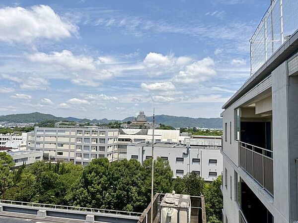 最上階から周辺の街並みを見渡せる眺望です。