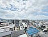 バルコニー：【眺望】大きな空と穏やかな街並みが一望できる心地よい眺望。遮るものが少なく開放感にあふれており、バルコニーから季節の移ろいを感じながら伸び伸びと過ごせます。