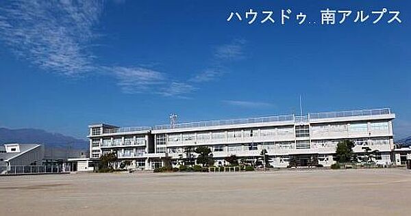 甲斐市立玉幡小学校 580m