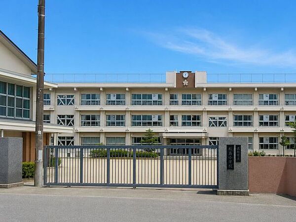 南アルプス市立白根源小学校 500m
