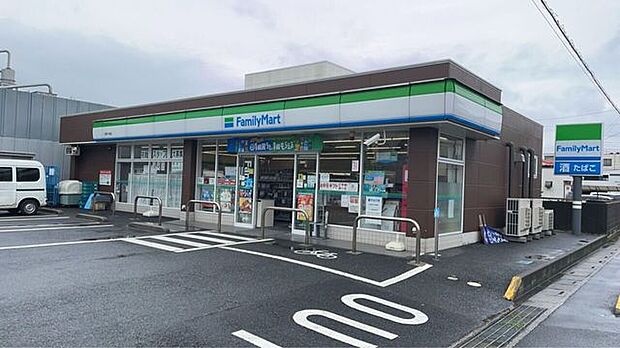 ファミリーマート 三郷戸ヶ崎店 560m