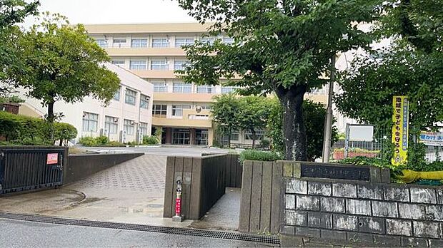 三郷市立前川中学校 680m