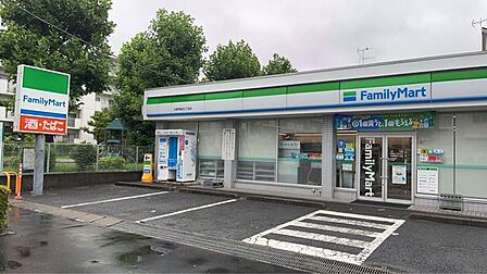 ファミリーマート 三郷早稲田七丁目店 720m