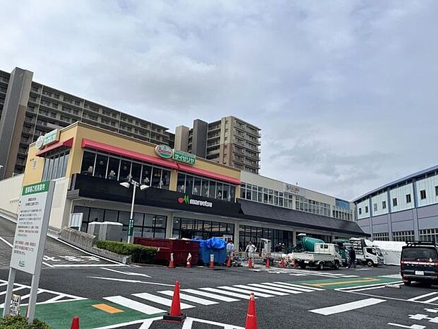 マルエツ 三郷中央店 810m