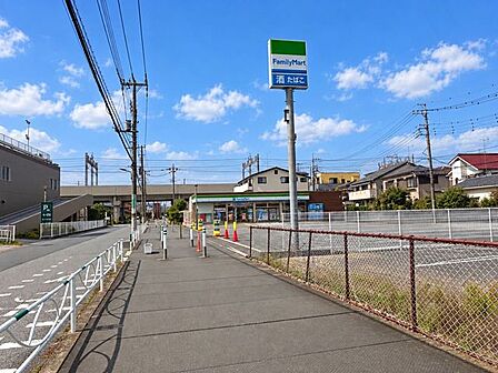 ファミリーマート 草加旭町2丁目店 540m